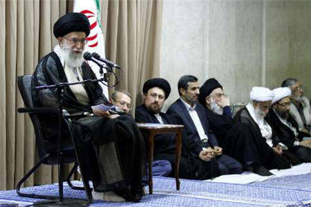 السياسة الإيرانية... الجزرة للعربي القريب والعصا للعربي الأقرب..